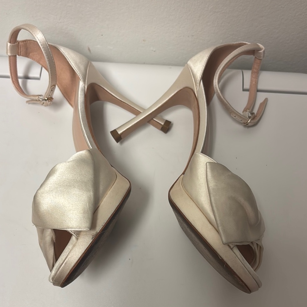 Kate Spade kate spade new york
Bridal Bow Satin Dress Sandals Ivory Bow Heels - Picture 5 of 11